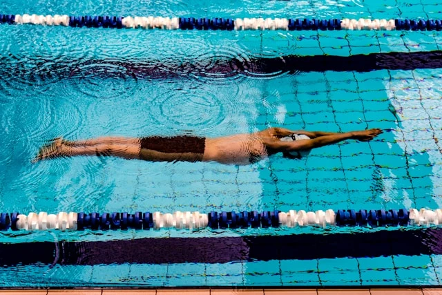 La clave de la patada en natación para principiantes