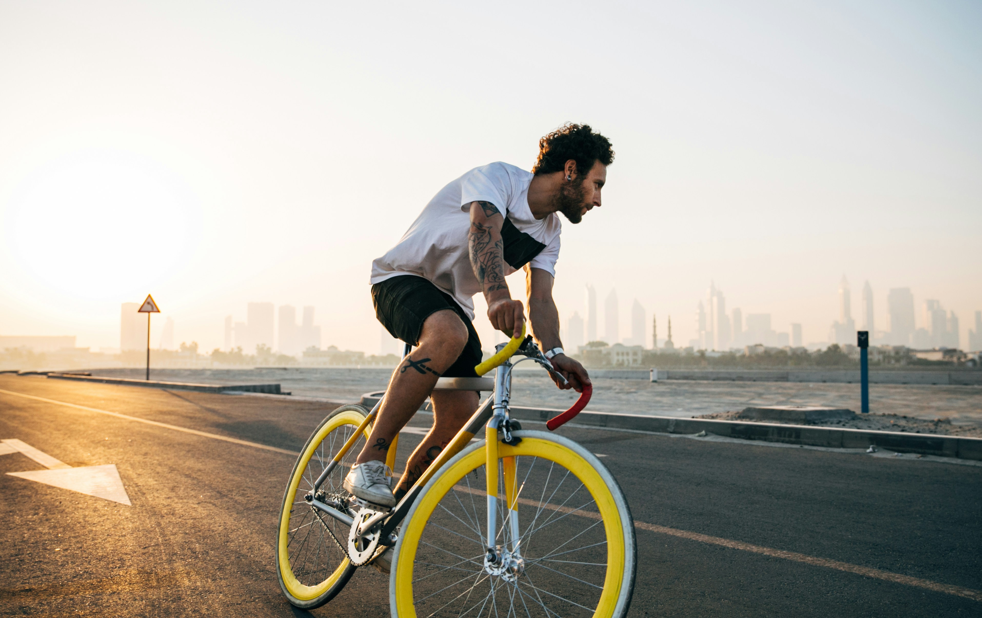 La cadencia en bici para principiantes: por qué pedalear rápido ahorra energía